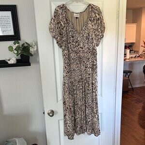 Universal Thread Beige and Black Midi Dress